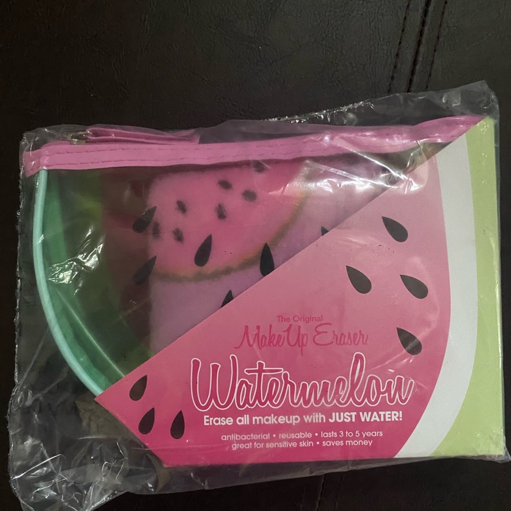 🆕 Makeup eraser watermelon and travel bag 🎁